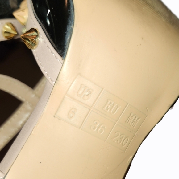 Wild Diva Black and Cream Heels - Picture 5 of 5